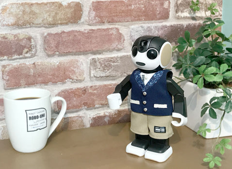 コミュニケーションロボットRoBoHoN(ロボホン)の「2周年記念企画」 ロボホンプリント柄スーツを販売開始
