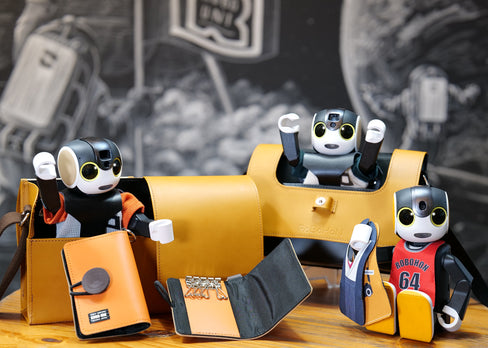 コミュニケーションロボットRoBoHoN(ロボホン)公式ポーチなど新商品7点を一斉発売開始